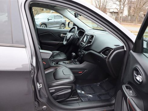 Used 2019 Jeep Cherokee Trailhawk image 27
