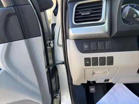 Used 2019 Toyota Highlander LE image 29