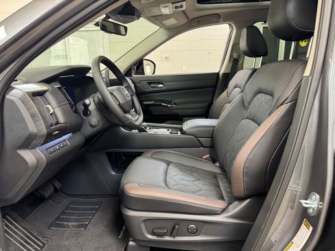 New 2026 Nissan Pathfinder Platinum AWD/4WD image 12