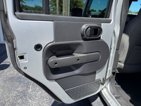 Used 2010 Jeep Wrangler Unlimited Sahara w/ Trailer Tow Group AWD/4WD image 20