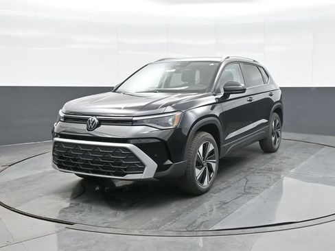 New 2026 Volkswagen Taos SE AWD/4WD image 3
