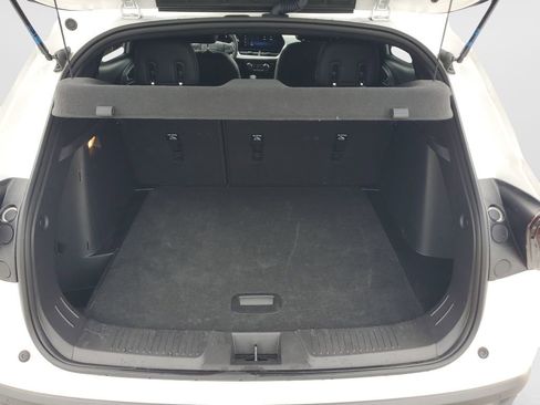 Used 2025 Chevrolet Trax RS w/ Sunroof Package FWD image 9