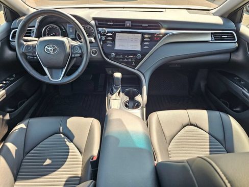 Used 2018 Toyota Camry SE w/ Moonroof Package FWD image 9