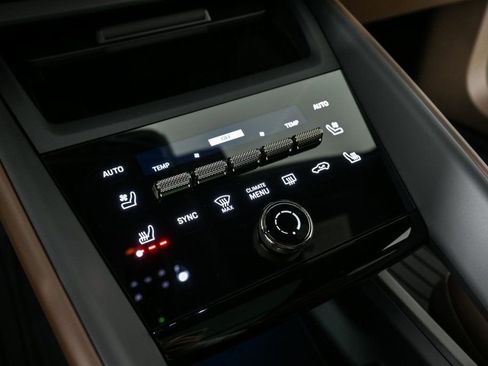 New 2025 Porsche Macan Turbo Electric AWD/4WD image 18