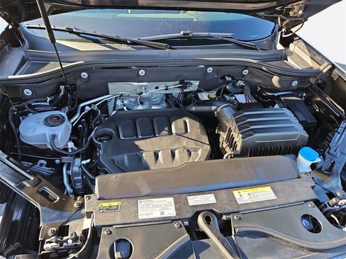 Used 2025 Volkswagen Atlas SE image 30