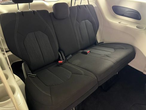 Used 2022 Chrysler Voyager LX FWD image 38