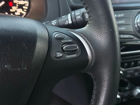 Used 2018 Nissan Pathfinder SV image 41