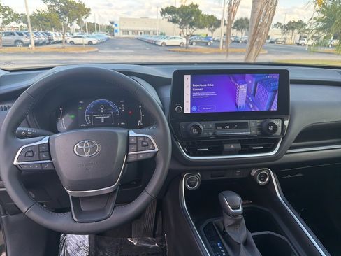 Used 2024 Toyota Grand Highlander XLE image 19
