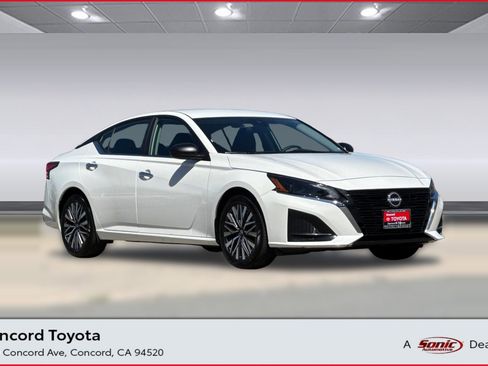 Used 2025 Nissan Altima 2.5 SV image 1