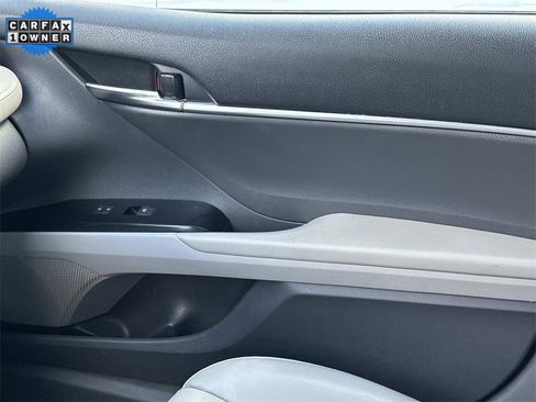 Used 2020 Toyota Camry SE image 32