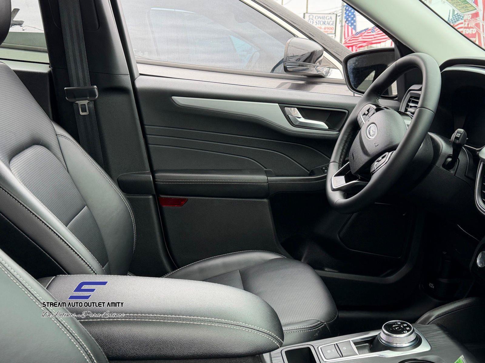 Used 2025 Ford Escape Platinum AWD/4WD image 15