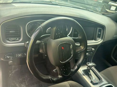Used 2022 Dodge Charger R/T RWD image 5