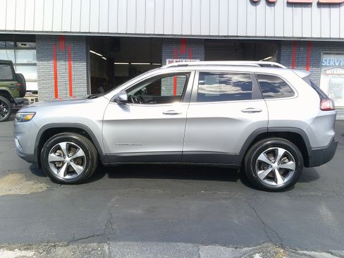 Used 2021 Jeep Cherokee Limited image 2