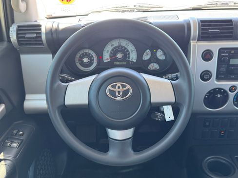 Used 2007 Toyota FJ Cruiser 2WD image 13