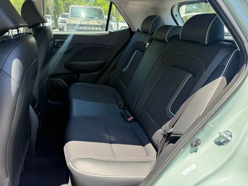 Used 2025 Hyundai Venue Limited FWD image 7