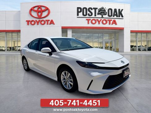 Used 2025 Toyota Camry LE FWD image 7