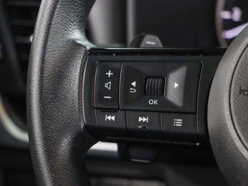 Used 2023 Nissan Rogue SV FWD image 13