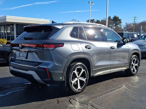 Certified 2025 Volkswagen Tiguan SE image 6