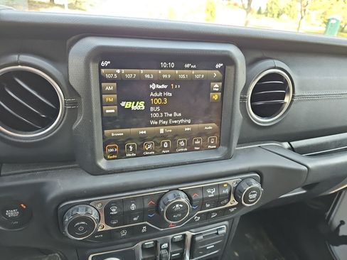 Used 2019 Jeep Wrangler Unlimited Sahara AWD/4WD image 20
