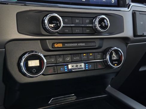 Used 2022 Ford F250 Lariat w/ Lariat Ultimate Package AWD/4WD image 18