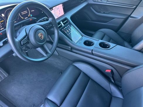 Used 2024 Porsche Taycan image 4