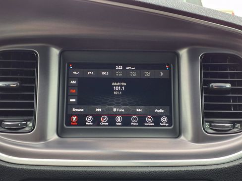 Used 2020 Dodge Charger SXT w/ Blacktop Package image 17