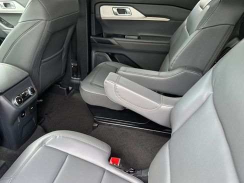 New 2026 Ford Explorer Active RWD image 12