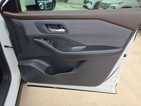 Used 2023 Nissan Rogue SV FWD image 29