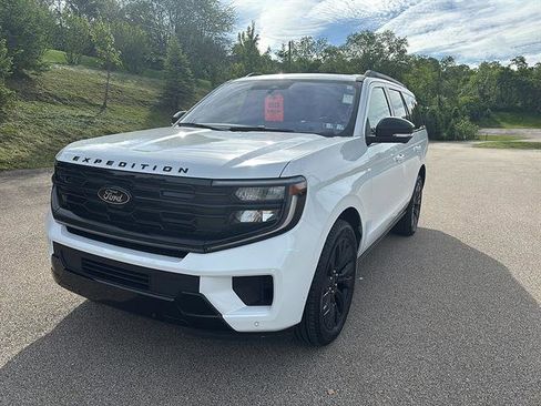 Certified 2025 Ford Expedition Platinum w/ Stealth Appearance Package AWD/4WD image 8