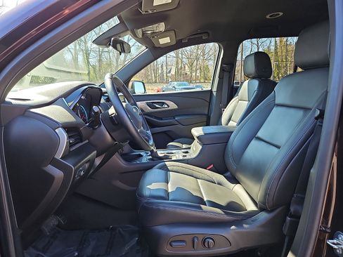Used 2023 Chevrolet Traverse LT image 13