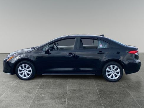 Used 2025 Toyota Corolla LE FWD image 2