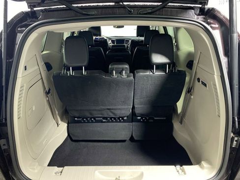 Used 2019 Chrysler Pacifica Limited FWD image 23