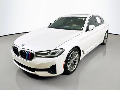 Used 2021 BMW 530i w/ Premium Package image 3