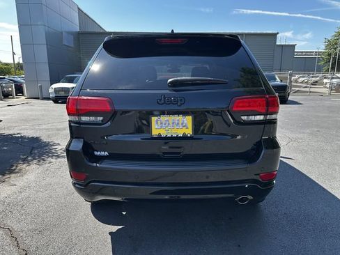 Used 2022 Jeep Grand Cherokee Laredo X AWD/4WD image 6