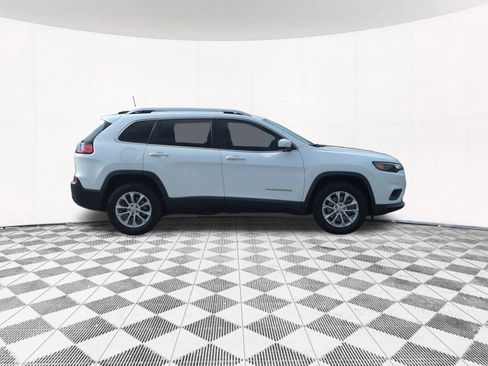 Used 2019 Jeep Cherokee Latitude w/ Cold Weather Group image 10