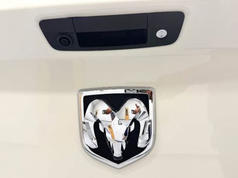Used 2018 RAM 1500 Laramie w/ Convenience Group AWD/4WD image 15