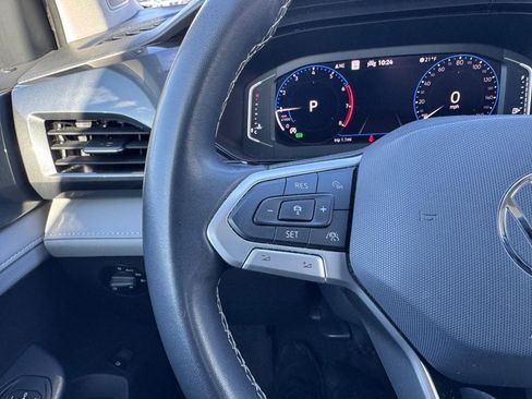 Used 2022 Volkswagen Taos SEL w/ Panoramic Sunroof Package image 18