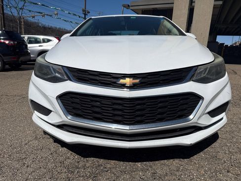 Used 2017 Chevrolet Cruze LT w/ Convenience Package image 5