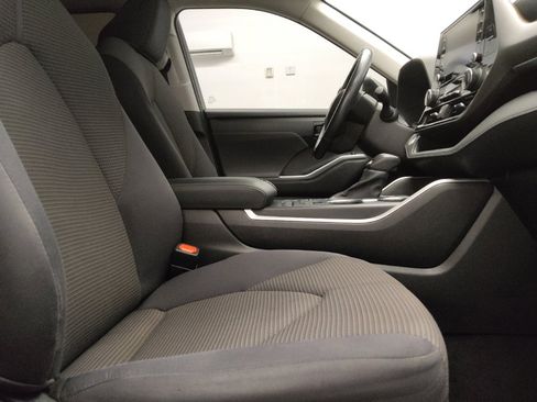 Used 2021 Toyota Highlander LE AWD/4WD image 21