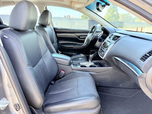 Used 2017 Nissan Altima 2.5 SL w/ Moonroof Package image 13