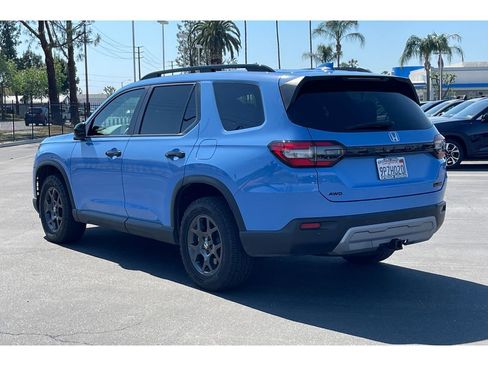 Used 2025 Honda Pilot TrailSport image 3