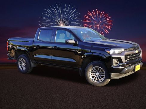 Certified 2023 Chevrolet Colorado LT w/ LT Convenience Package II AWD/4WD image 2
