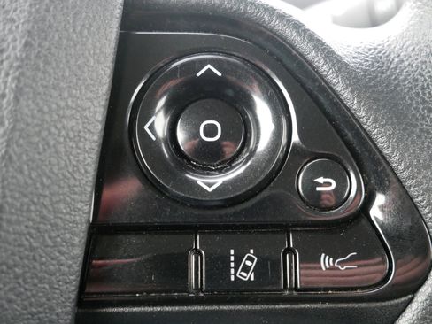 Used 2021 Toyota Prius LE FWD image 29