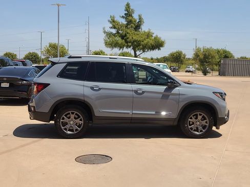 Used 2024 Honda Passport TrailSport image 4
