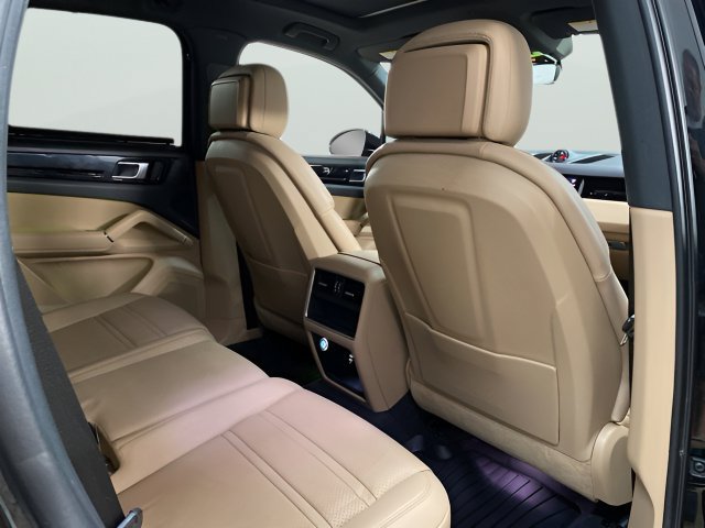 Used 2023 Porsche Cayenne AWD/4WD image 72