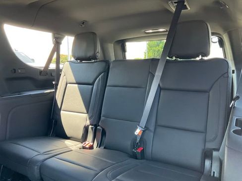 Used 2023 Chevrolet Suburban High Country w/ Premium Package 2 AWD/4WD image 18