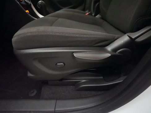 Used 2017 Chevrolet Trax LS FWD image 27
