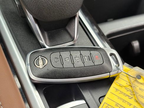 Certified 2025 Nissan Pathfinder Platinum image 46