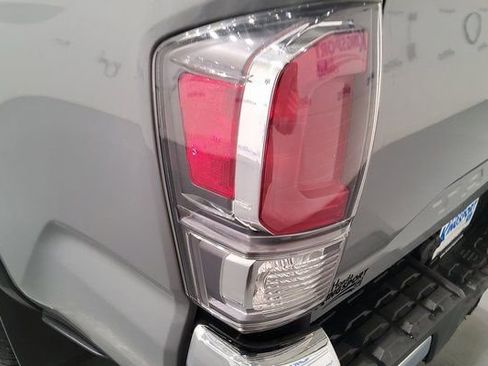 Used 2021 Toyota Tacoma TRD Off-Road image 12