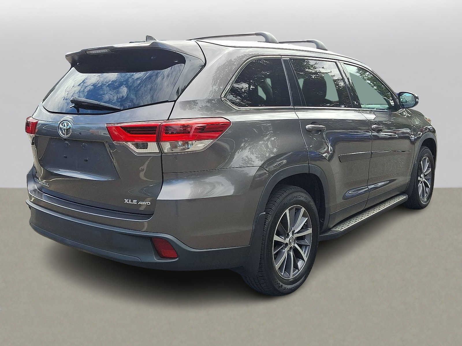 Used 2019 Toyota Highlander XLE AWD/4WD image 31
